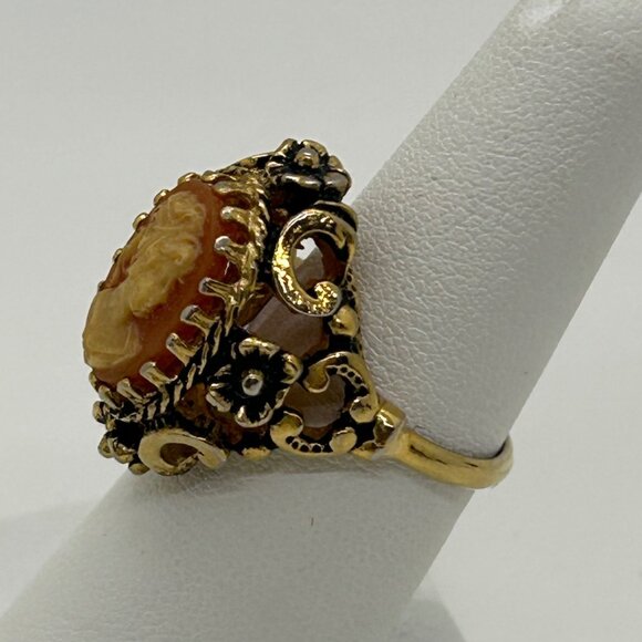 Vintage Cameo Ring Resin with18KT Gold Electroplate Intricate Floral Size 7 - Picture 5 of 14
